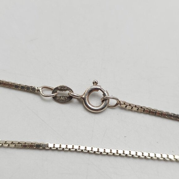 Sterling Silver .925 Italian Box Chain Necklace 17.75 Inches Vintage 3.9g - Picture 5 of 6